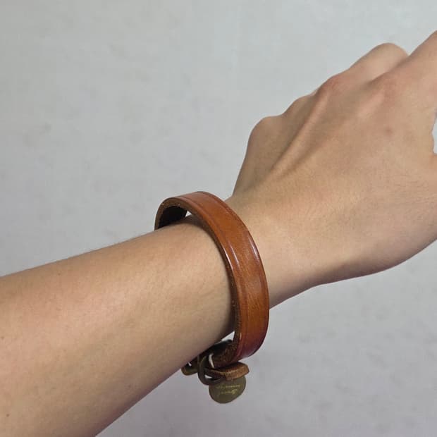 와일드브릭스 가죽 팔찌