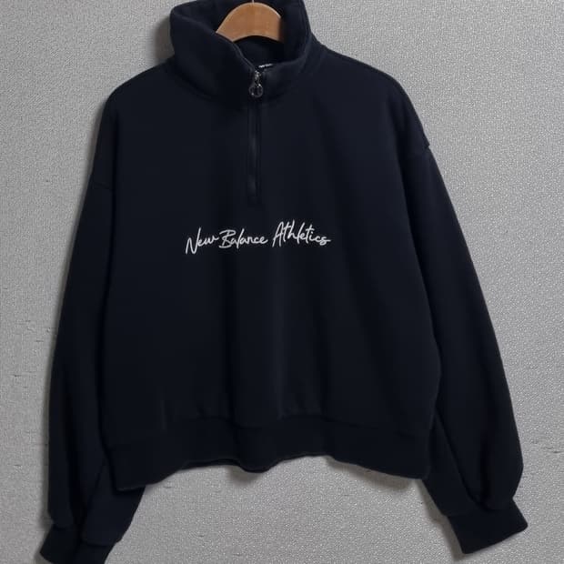 오버핏 S ) 뉴발란스 블랙 기모 반집업 크롭 맨투맨