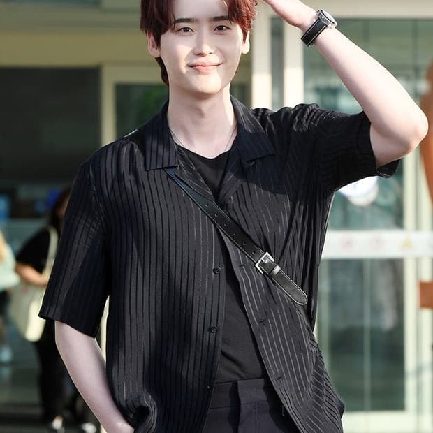 [이종석님 착용] 생로랑 23ss 실크 크레페 스트라이프 셔츠