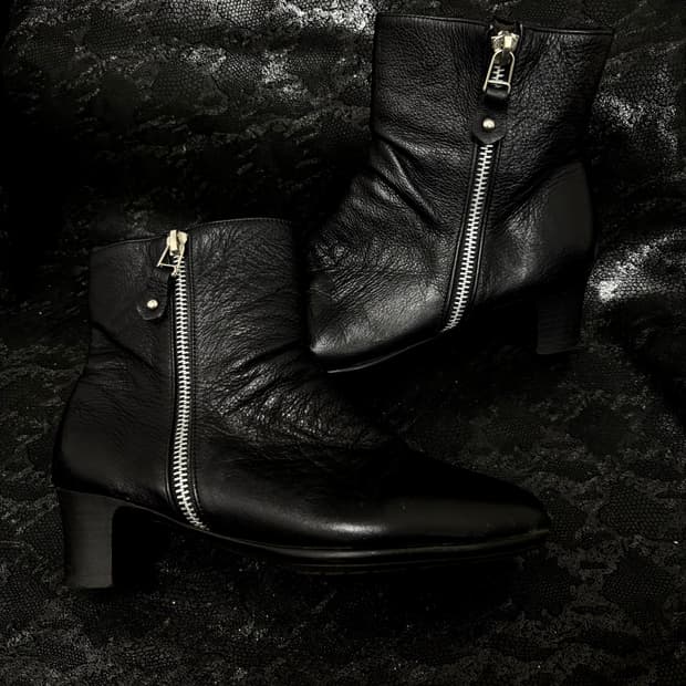 “Vintage” Minimal Mood Black Shoes