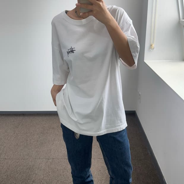 Stussy 스투시 백 로고 화이트 반팔 