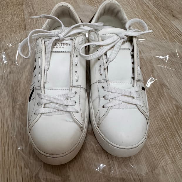 발렌티노 락스터드 스니커즈(235)