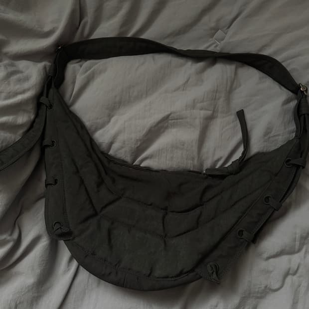 르메르 게임백 다크브라운 s사이즈 판매합니다