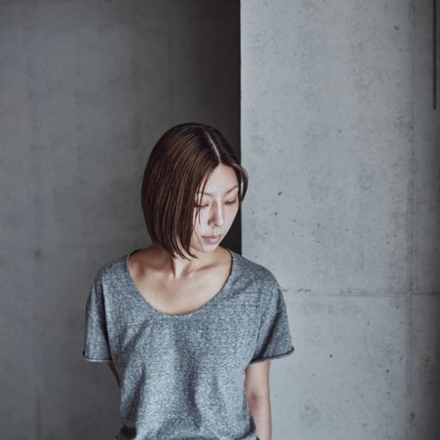 모노프리베 ( for women ) Textured U-neck