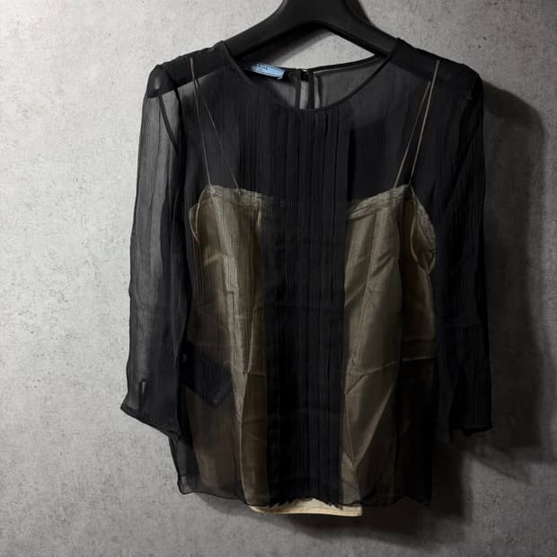 프라다 실크 블라우스탑