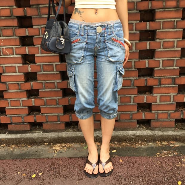 JPN 데님 워싱 디테일 사이드버튼 카프리 팬츠