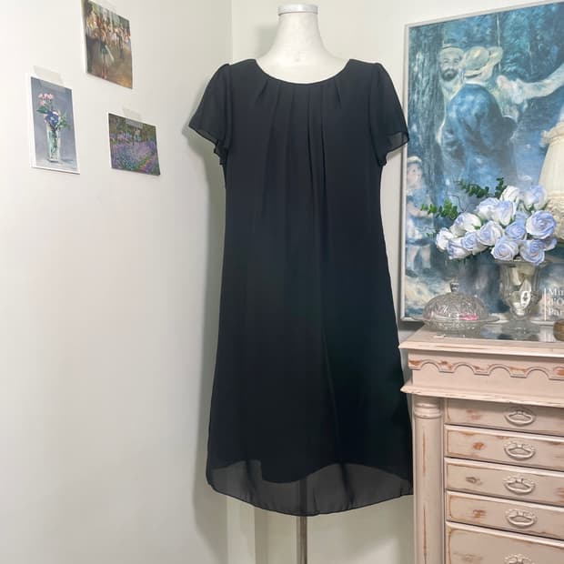 black pleats point puff midi opc