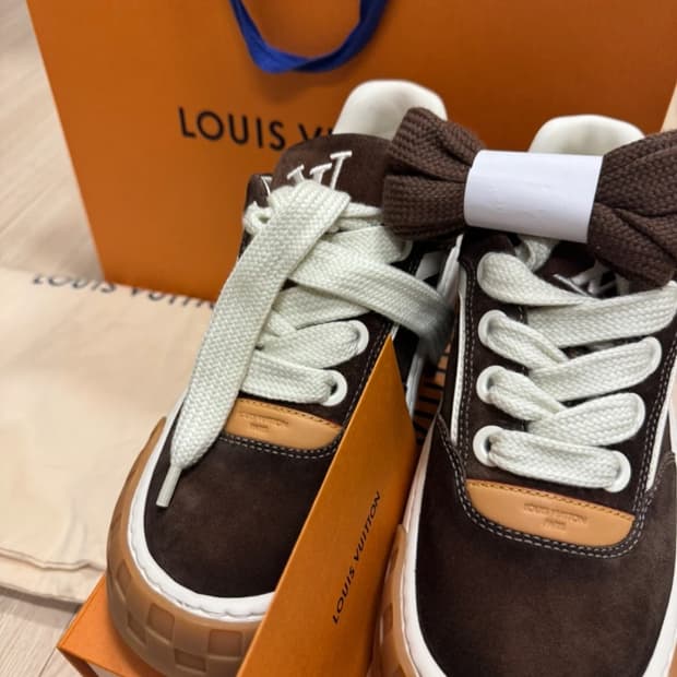 (새상품)  신상 루이비통 틸티드 스니커즈