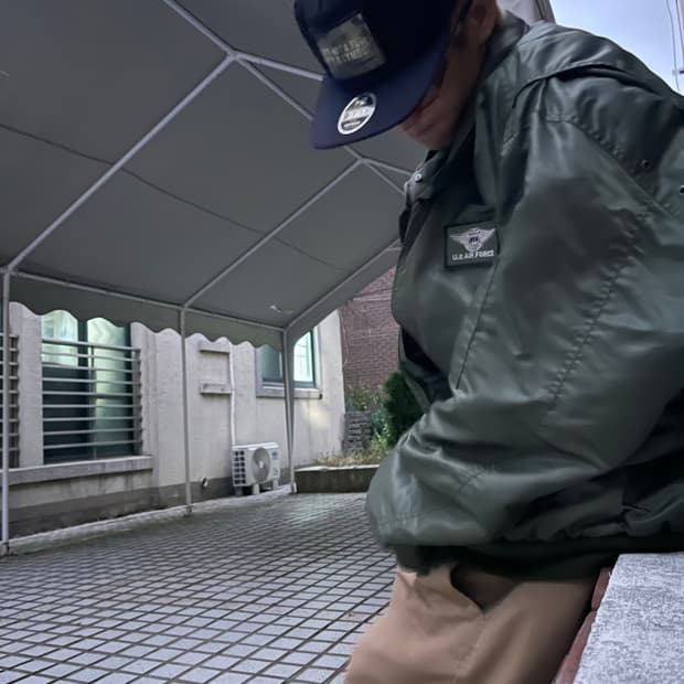 뉴에라 x ISA 홀로그램 9fifty 캡