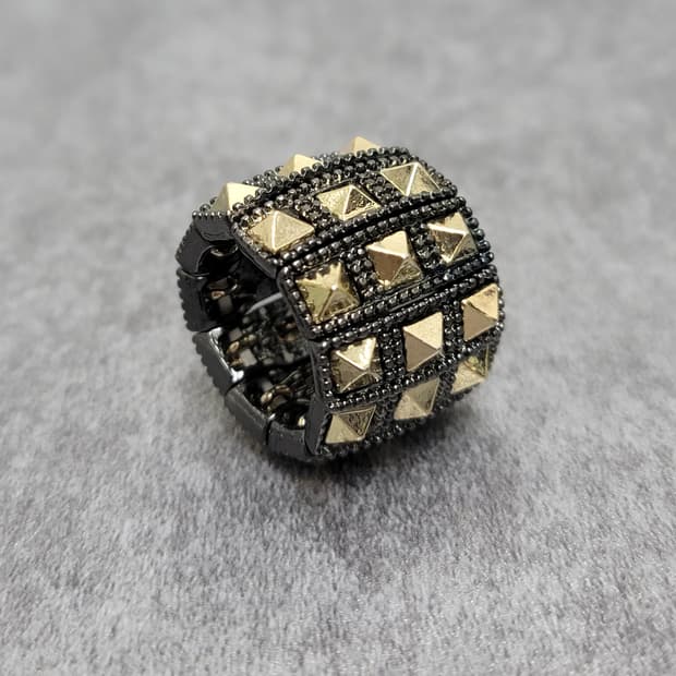 stud ring