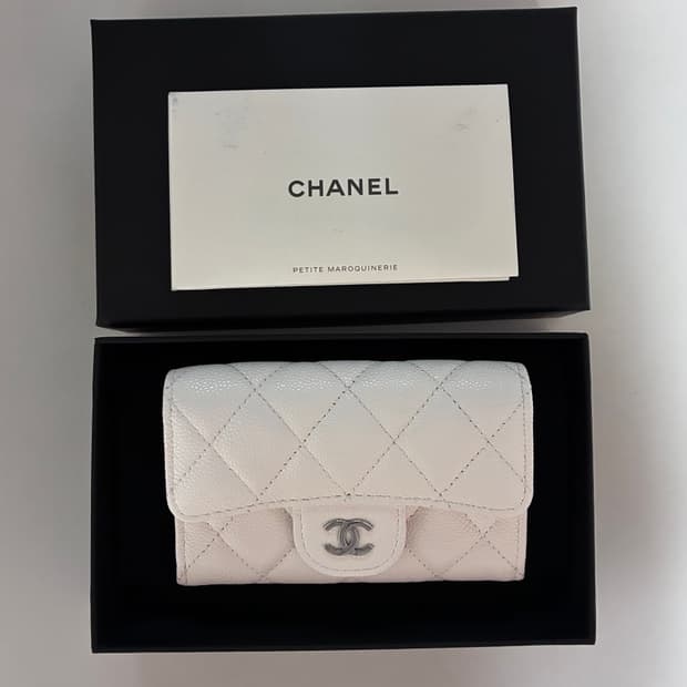 샤넬 클래식 카드 홀더 화이트