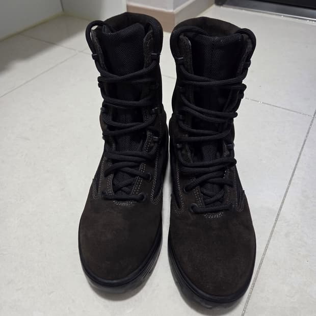 이지 시즌4 컴뱃부츠 오일