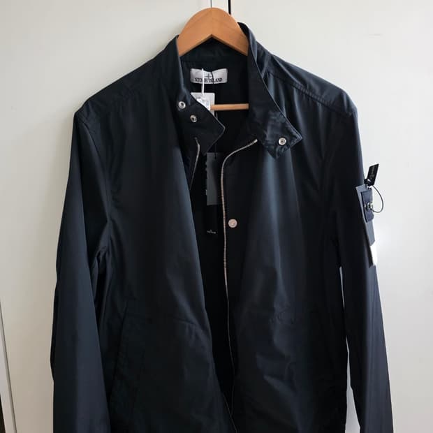 스톤아일랜드 25SS 마이크로 트윌 안티드롭 블루종 블랙 [L]