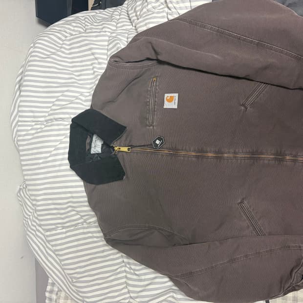 칼하트 WIP OG 디트로이트 자켓 토바코 블랙 판매합니다