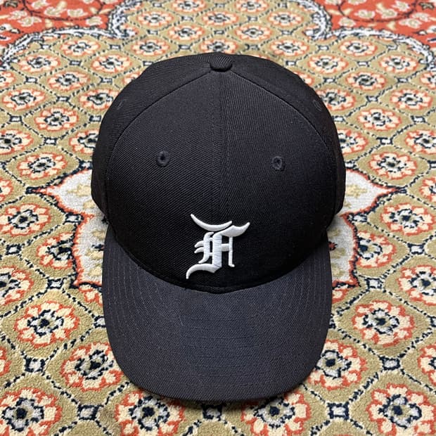 [7 1/2] 피어오브갓 x 뉴에라 59FIFTY 에센셜 사이즈캡 블랙