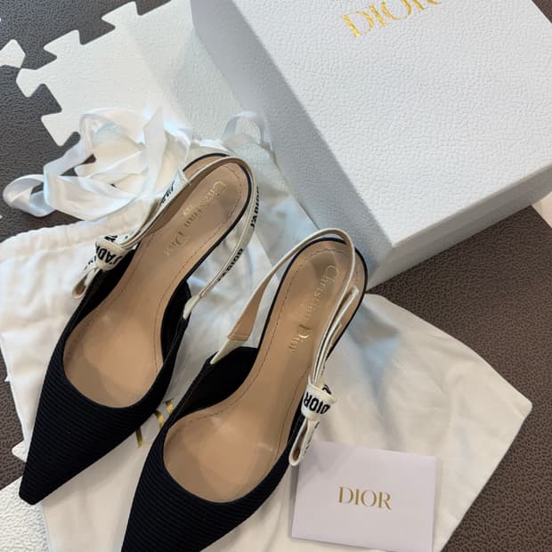 디올 슬링백(37.5사이즈)