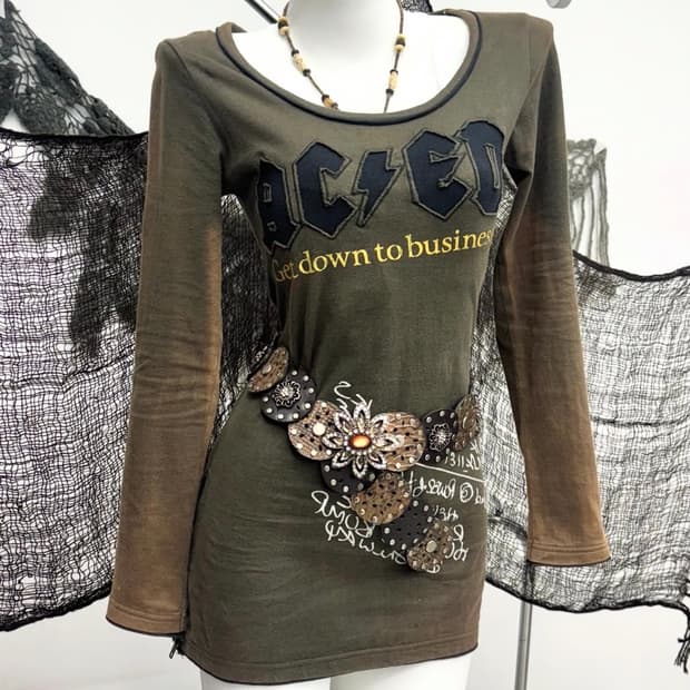 Wash Graphic Long Sleeve Top