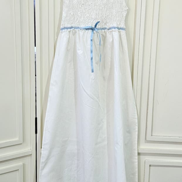 화이트 블루리본 스모크 원피스