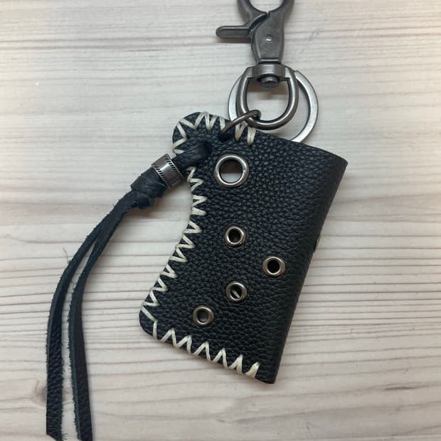 립밤 레더 키링 블랙