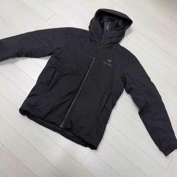 아크테릭스 아톰 AR M 사이즈 블랙  상태 9.6/10  사진찍고 절대