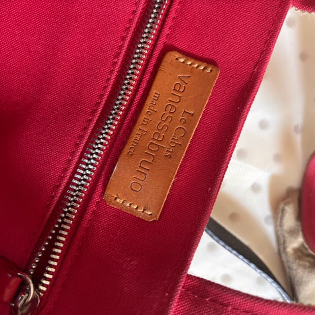 바네사 브루노 카바스 시퀸 백