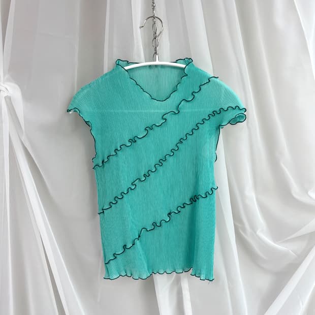 dupre-2 mint oriental wave pleats top