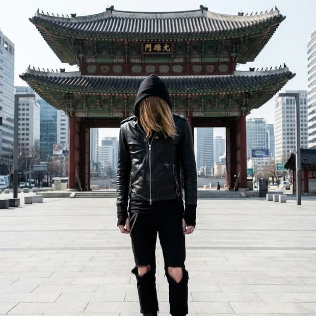 꼼데가르송 블랙 라벨 15ss 런어웨이 컷아웃  팬츠