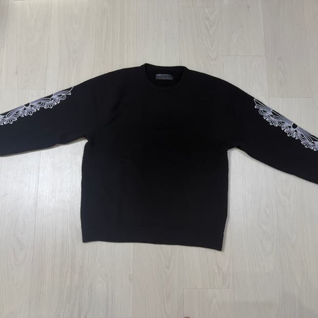크롬하츠 화이트 자수 블랙 니트 XL