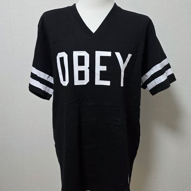 M) OBEY 오베이 브이넥 반팔