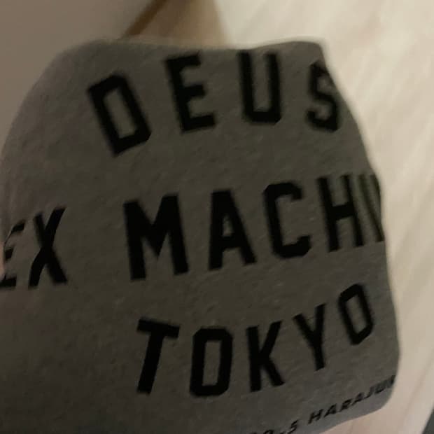 데우스 엑스 마키나 도쿄 후드티
