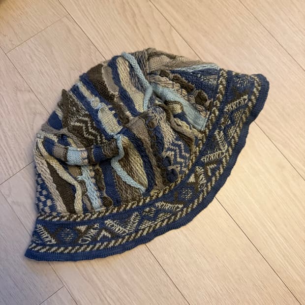 캐피탈 가우디 니트 버킷햇