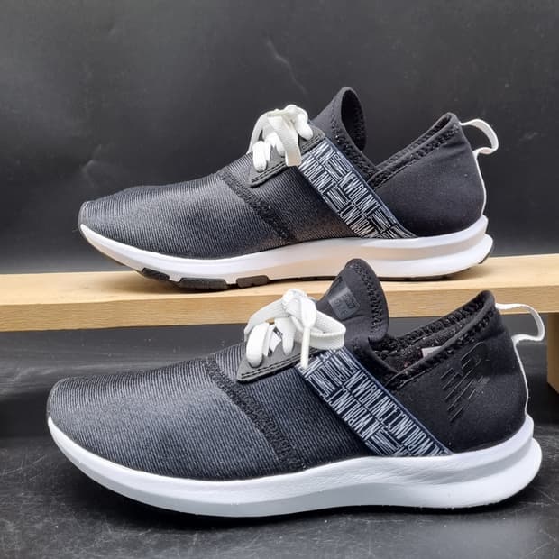 뉴발란스 퓨얼코어 운동화225