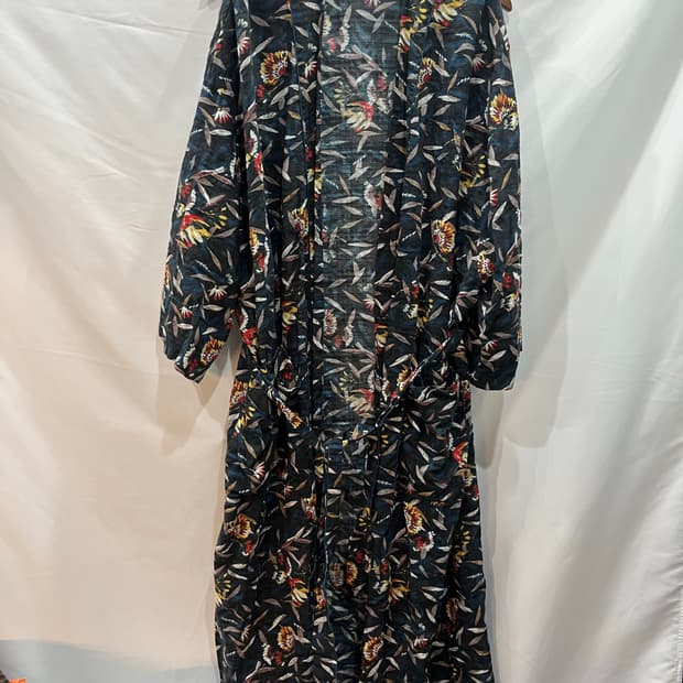 비이커 플로랄 린넨 로브 F