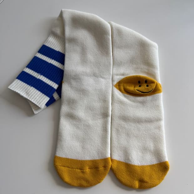 FUCKIN COOL SOCKS 양말