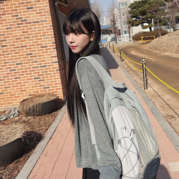 [에스파 카리나 착용]하프 스트링 나일론 백팩 그레이