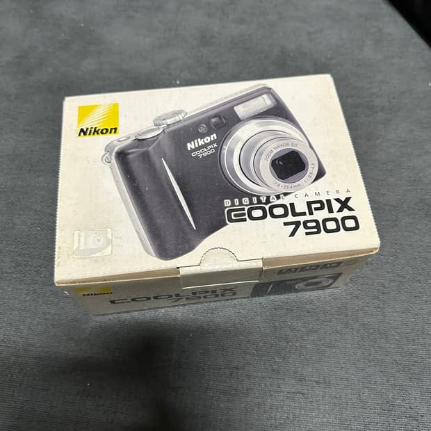 니콘 쿨픽스 7900