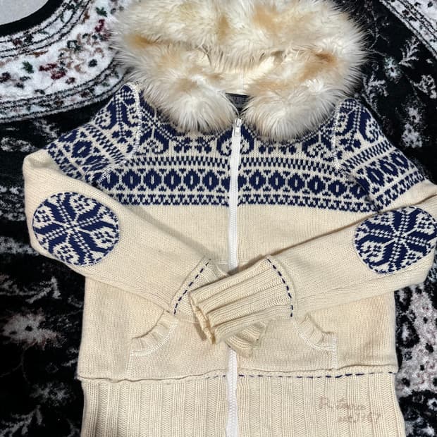 폴로진스 노르딕 퍼 니트 후드 집업