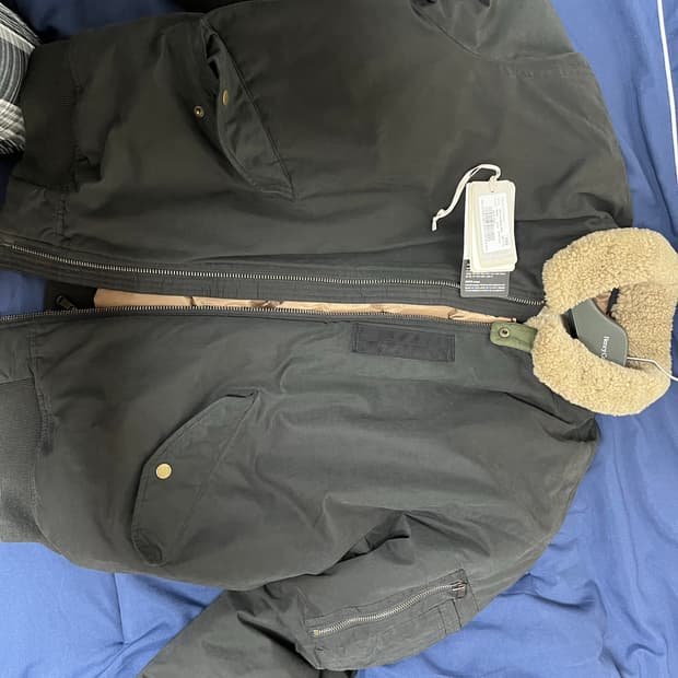 헨리코튼 스핏파이어 다운블루종 패딩 카키 105사이즈