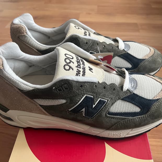 새 제품 뉴발란스 990 v2 그레이 탄 팝니다 