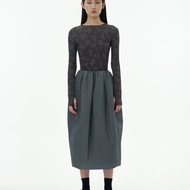 (새상품)아모멘토 시어 패디드 스커트