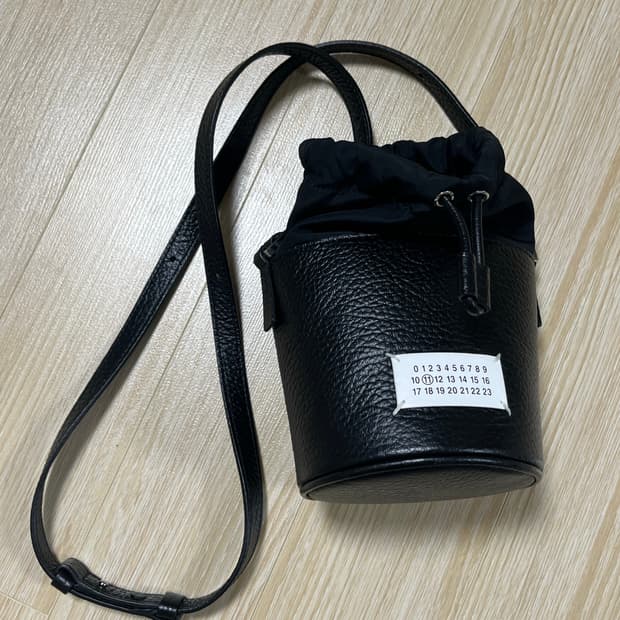 마르지엘라 버킷백