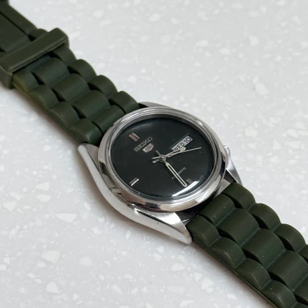 세이코 5 오토매틱 시계 + 고무 다이버 스트랩