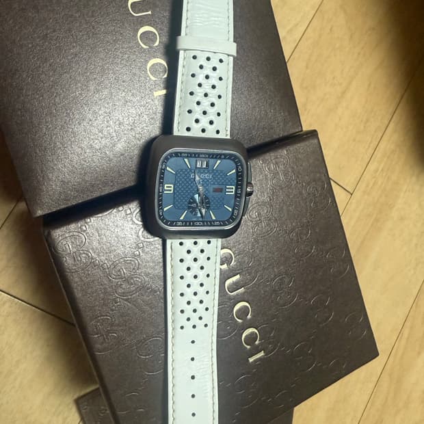 구찌 YA131304 시계