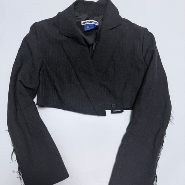 오드원아웃 크롭 데미지 자켓 