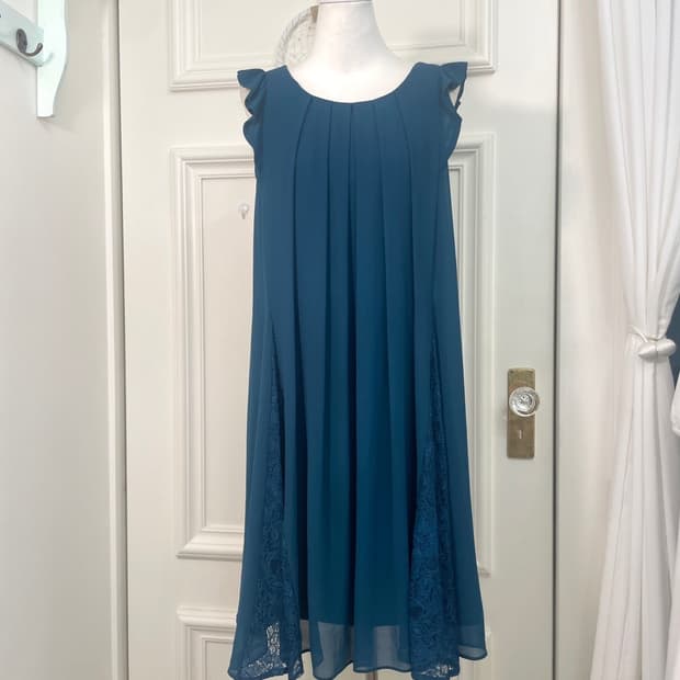 AXES FEMME blue green pleats lace back b