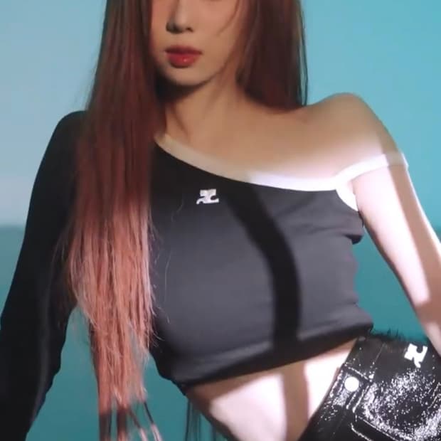 꾸레쥬 콘트라스트 원숄더 언발 슬리브