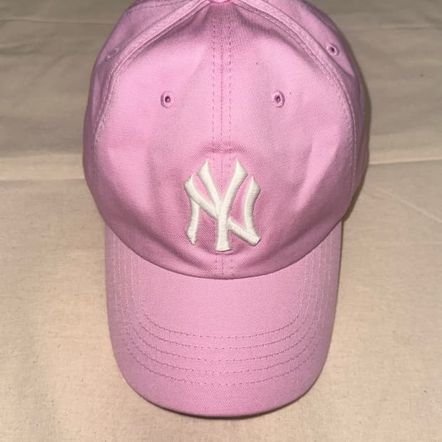 MLB pink ball cap