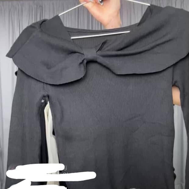 리본 오픈숄더 니트 롱슬 롱슬리브 아케호무 