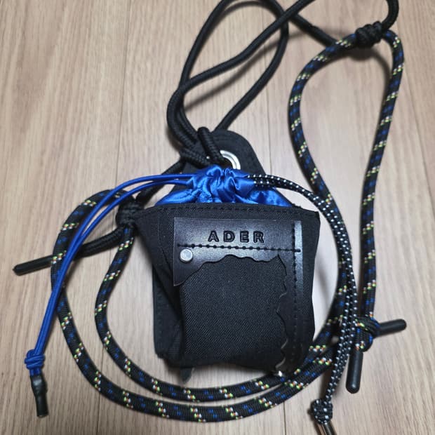 아더에러 미니 포켓가방