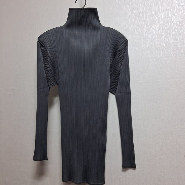 이세이미야케 플리츠플리즈 하이탑블라우스 표기3  55에서77 
원산지 일